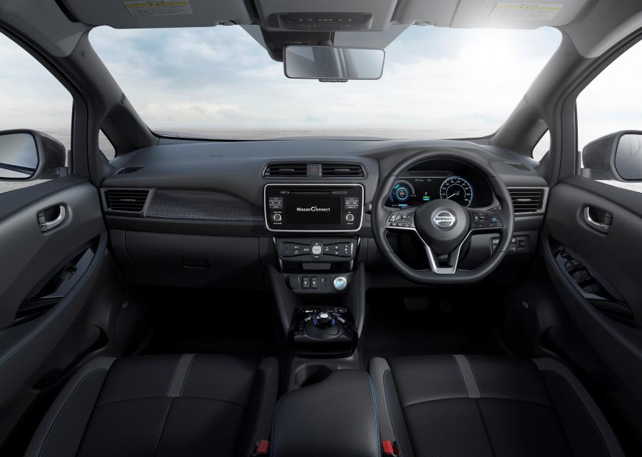 Торпедо Nissan Leaf 2.zero 2017 года  (JP) (фото 34 из 56)